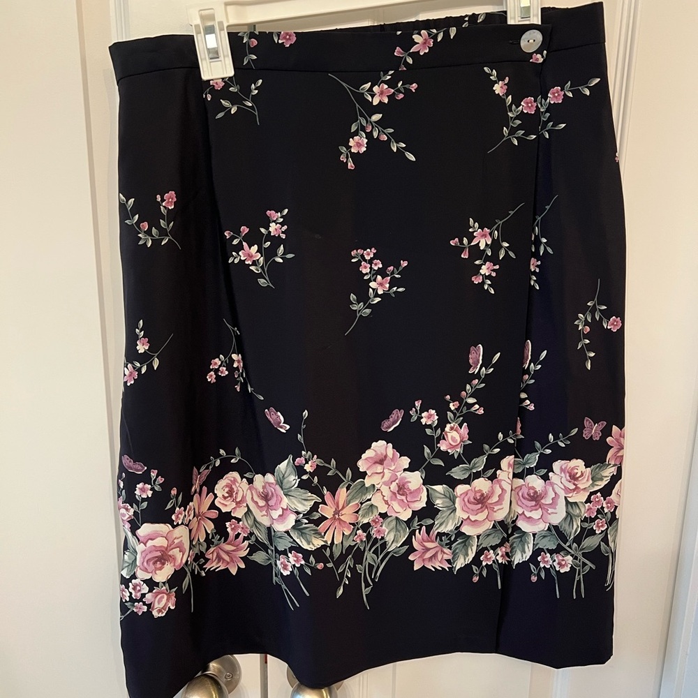Plus size Vintage Navy and Pink A-Line Knee-Length Skirt with Floral Design